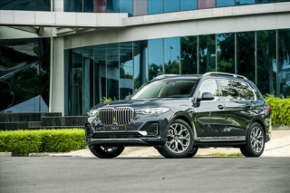 SUV hạng sang BMW X7 giảm giá 350 triệu đồng