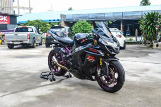 Suzuki GSX-R1000 độ chất chơi với hình thái full Black