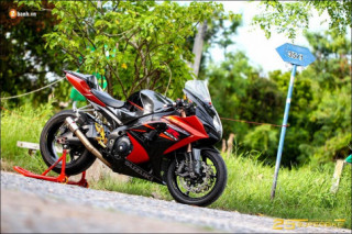 Suzuki GSX-R1000 k7 độ sinh ra mang sứ mệnh ‘Kẻ thống lĩnh đường đua’