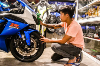 Suzuki GSX-R1000 nâng cấp đặc biệt với dàn chân BMW S1000RR vạm vỡ