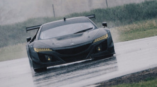 Acura NSX GT3 khoe cơ thể sợi carbon trên một đường thử