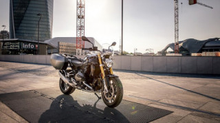 BMW R1200R Black Edition 2017 vừa ra mắt có giá từ 393 triệu Đồng