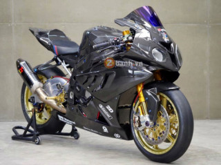 BMW S1000RR đầy dũng mãnh và uy lực với bản độ Carbon Fiber