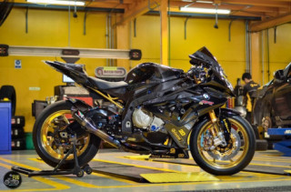 BMW S1000RR độ khủng với gói độ vài trăm triệu đồng