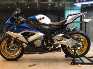 BMW S1000RR hút hồn với dàn đồ chơi hàng hiệu đắt tiền