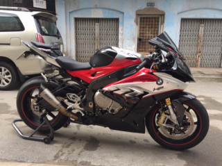 BMW S1000RR trong bản độ đầy thể thao tại Việt Nam