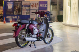 Honda Cub độ mang vẻ đẹp duyên dáng của biker nước bạn