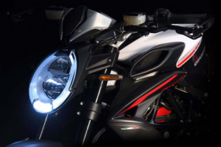 Lộ diện MV Agusta Dragster 800 RR 2018 với nhiều nâng cấp mới