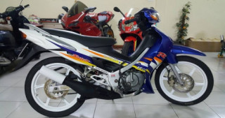 Suzuki Sport 110 đời cuối lên dàn áo Satria 2006 đẹp long lanh