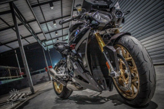 BMW S1000R ‘Cá mập con’ bản độ đầy cảm hứng từ thương hiệu fullsix Carbon