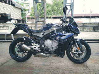 BMW S1000R Kẻ lập dị từ biến thể cá mập S1000RR