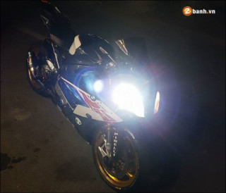 BMW S1000RR Cá mập mắt lé hoàn thiện qua gói độ full option