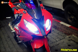 BMW S1000RR cá mập rực rỡ qua tông màu đỏ đậm chất chơi