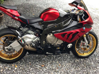 BMW S1000RR Cá mập Shark gợi cảm cùng tông màu Red Candy