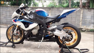 BMW S1000RR đẹp rạng ngời với thiết kế bất đối xứng