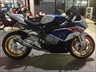 BMW S1000RR độ nhẹ nhàng nhưng phá cách từ dàn option cao cấp