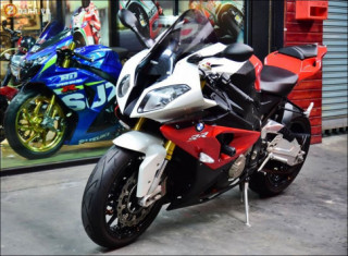 BMW S1000RR nâng cấp nhẹ nhàng đầy thuyết phục