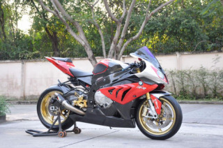 BMW S1000RR thoát xác gợi cảm qua dàn chân O.Z Racing