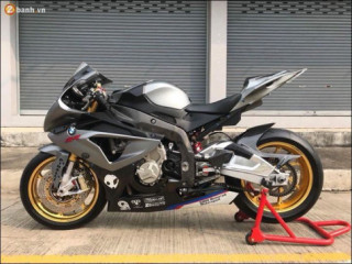 BMW S1000RR vẻ đẹp trầm tính qua tông màu xám nhám