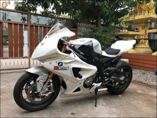 Choáng ngợp với độ chịu chơi từ BMW S1000RR ‘Bạch công tử’