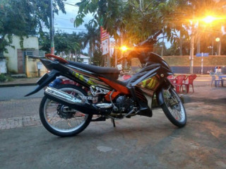 Exciter 135cc phá cách nổi bật với bộ cánh nhôm xước