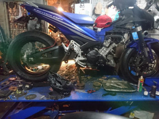 Exciter 150cc trong phòng phẫu thuật ngàn cân treo sợi tóc