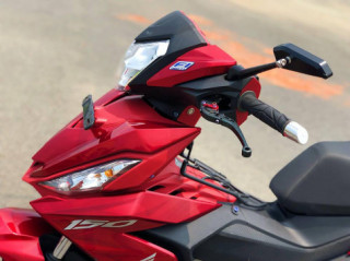 GTR 150 độ dàn chân bạc triệu khoe dáng trên bãi cỏ trưa hè