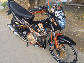 Raider 150cc phá cách cực đỉnh với nhiều đồ chơi của nữ Biker nước bạn