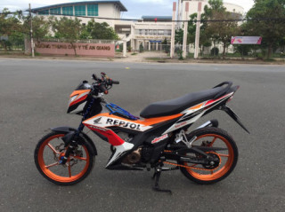 Sonic 150 độ trang bị cặp mâm Racingboy có giá 30 củ