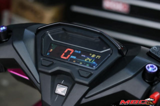 Vario 150 độ đầy nam tính với dàn áo hồng và sở hữu dàn chân 20 củ