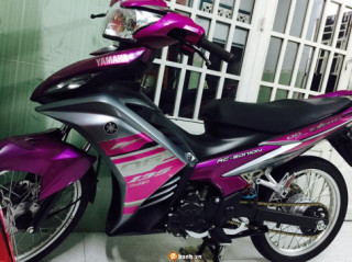 Yamaha Exciter 135 duyên dáng với bộ áo màu hồng