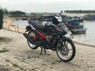 Exciter 135 độ siêu đẹp khoe dáng bên bờ hồ thơ mộng