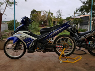 Exciter 135 độ suy dinh dưỡng với dàn chân mỏng manh