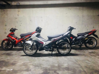 Exciter 135 độ táo bạo khoe dáng cùng bạn bè giữa đêm trăng