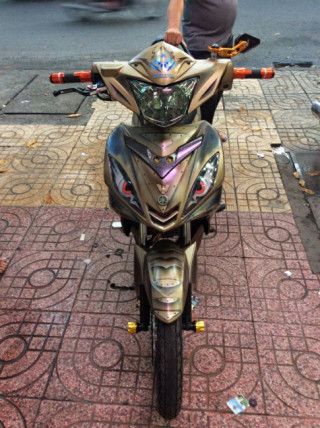 Exciter 135 độ với dàn áo phủ vàng đầy phong cách