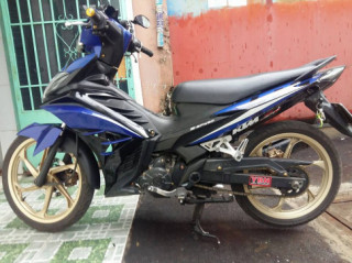 Exciter 135 kiểng nhẹ với bộ cánh chế nhựa của biker Bình Thuận