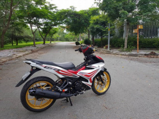 Exciter 150 độ full sắc đỏ trắng hòa nhiệp cùng dàn chân vàng sáng chói