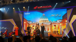 Honda SH 300i 2017 đã có chủ nhân đầu tiên chính là MC Phan Anh