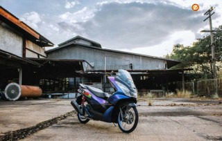 PCX 150 độ chuyển màu đầy huyền bí đắm mình trong khu xưởng bỏ hoang