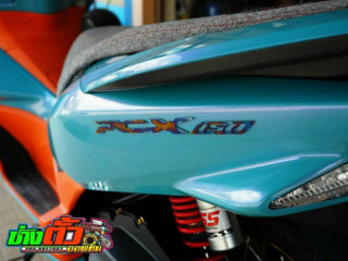 PCX 150 độ đẹp đầy quyến rũ với tone màu Xanh Nitron mát mắt