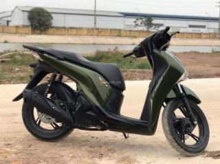 SH150i mới mua buổi sáng, chiều đã sơn ngay màu mới