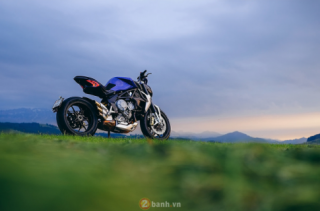 Siêu phẩm MV Agusta Dragster 800RR với bản độ Deep Blue full carbon