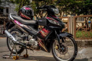 Exciter 135 độ mang thiết kế tem đơn giản nhưng toát lên sự mới lạ