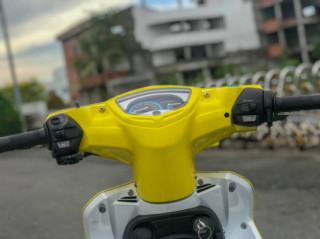 Exciter 135 độ sặc sỡ với bộ cánh vàng óng ánh