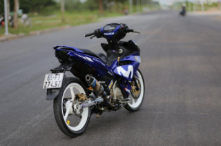 Exciter 150 độ lạ mắt với bộ lốc máy của người họ hàng FZ150
