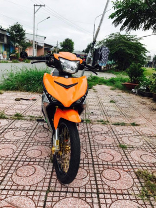 Exciter độ với tông màu da cam làng gió mới đến từ Biker đam mê côn tay
