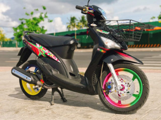 Huyền thoại Mio đỉnh cao một thời hồi sinh với dàn chân 7 màu lung linh