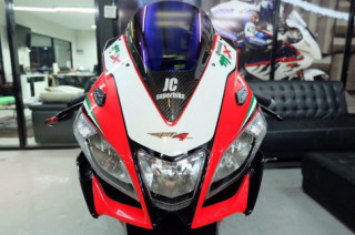 Aprilia rsv4- Ngắm nhìn vẻ đẹp từ siêu xe công nghệ Ý