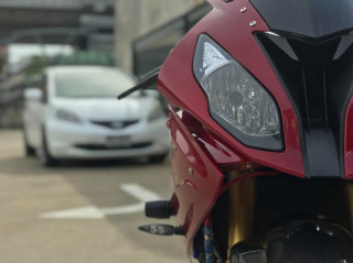 BMW S1000RR bản độ đẹp xuất sắc với tone màu Red Candy