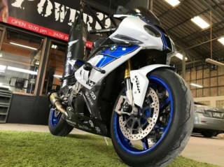 Chiêm ngưỡng màn nâng cấp nhẹ của BMW HP4